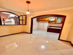 Casa para Venda em Macaé - 1