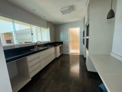 Casa para Venda em Macaé - 3